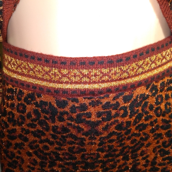 SOLD Zara Burgundy Animal Print Two-Piece Pants Set- Women's Medium Pre-owned - Picture 6 of 11